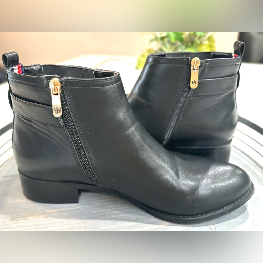 TOMMY HILFIGER
Women's Terez Block-Heel Zip Booties - Picture 1 of 4